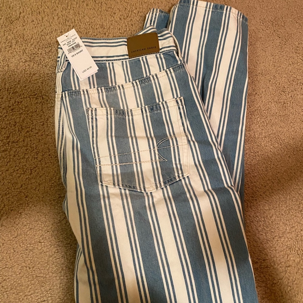 AMERICAN EGALE NWT PIN STRIP SIZE 8 MOM JEANS